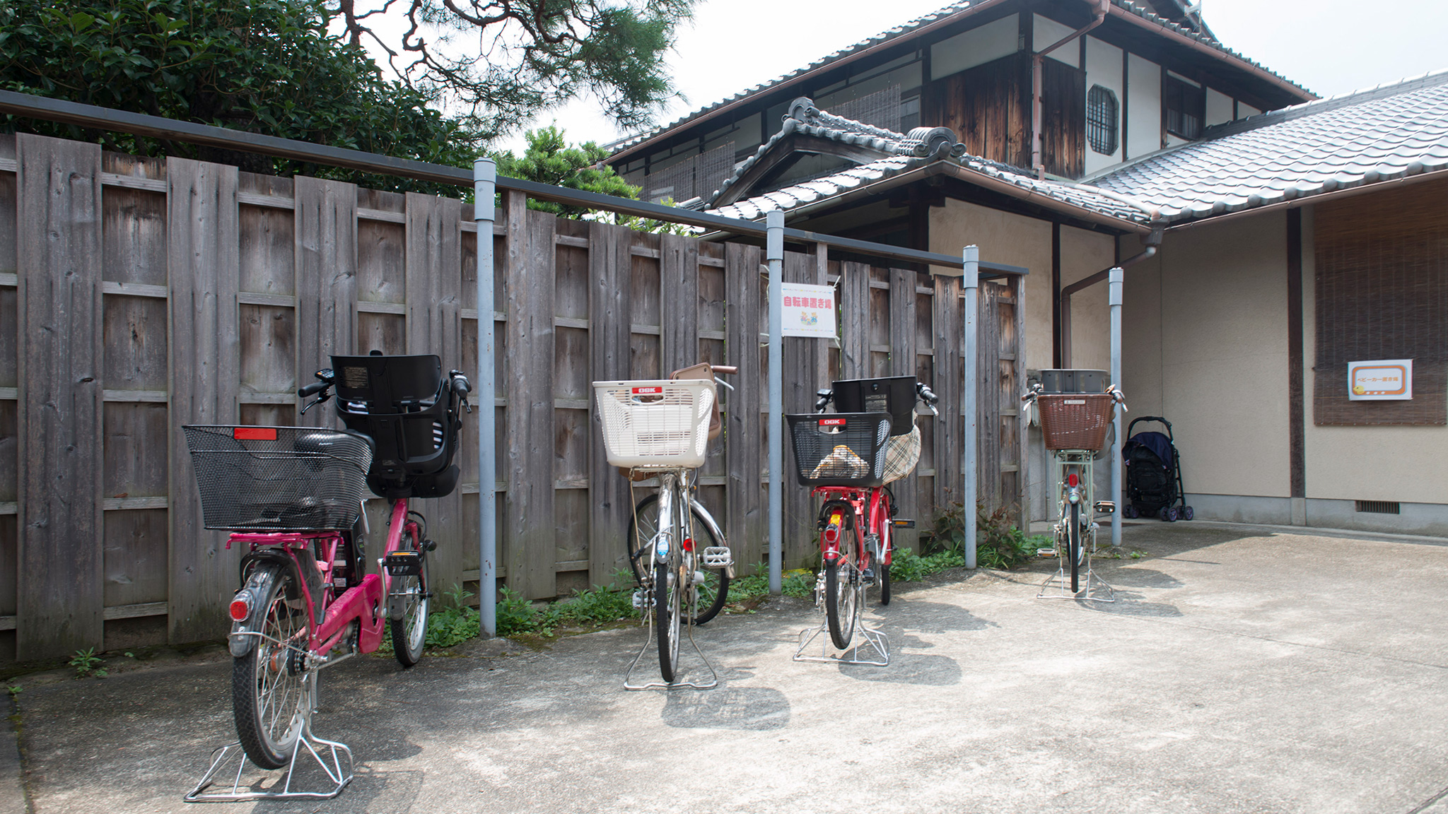 自転車・ベビーカー置き場